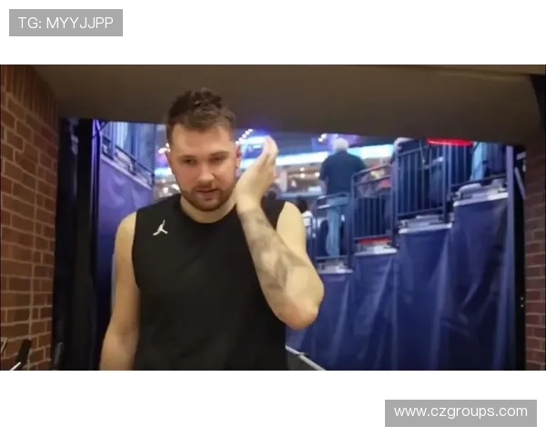 唇语曝光雷迪克怒怼东契奇坐下